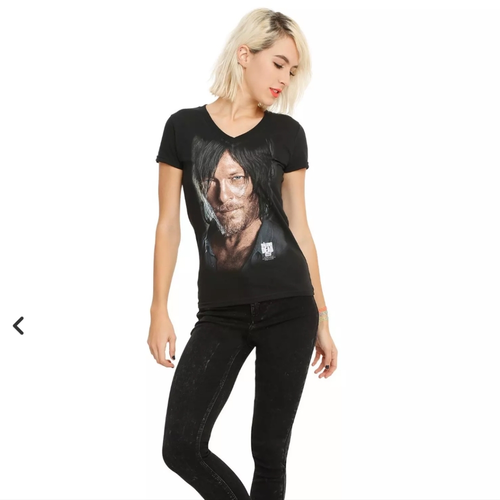 The Walking Dead Daryl Dixon V-Neck T-Shirt - Picture 3 of 7